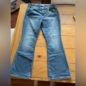 Gently Worn Signature Levi’s Strauss Mid-Rise Bootcut Jeans Size 16 short